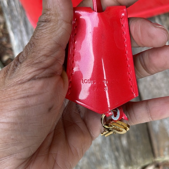 Authentic Louis Vuitton Alma Vernis bag - Picture 3 of 10